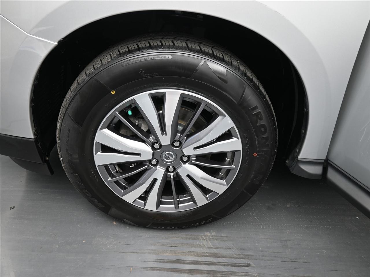 Nissan Pathfinder SV 4WD 2020