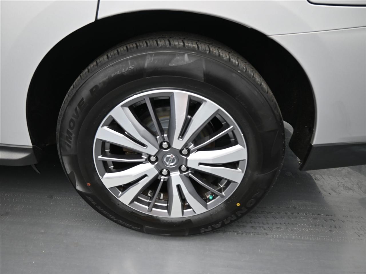 Nissan Pathfinder SV 4WD 2020