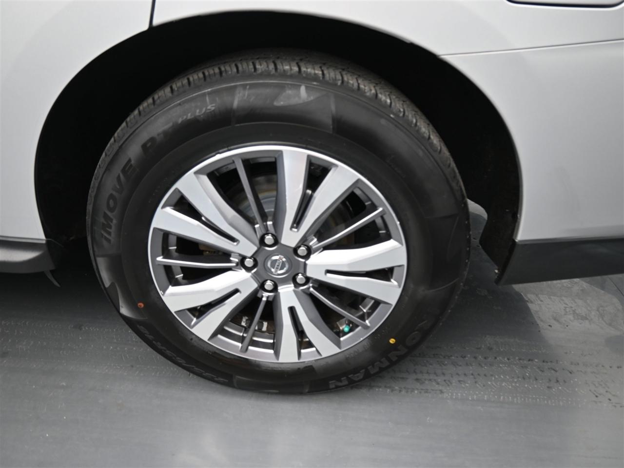 Nissan Pathfinder SV 4WD 2020