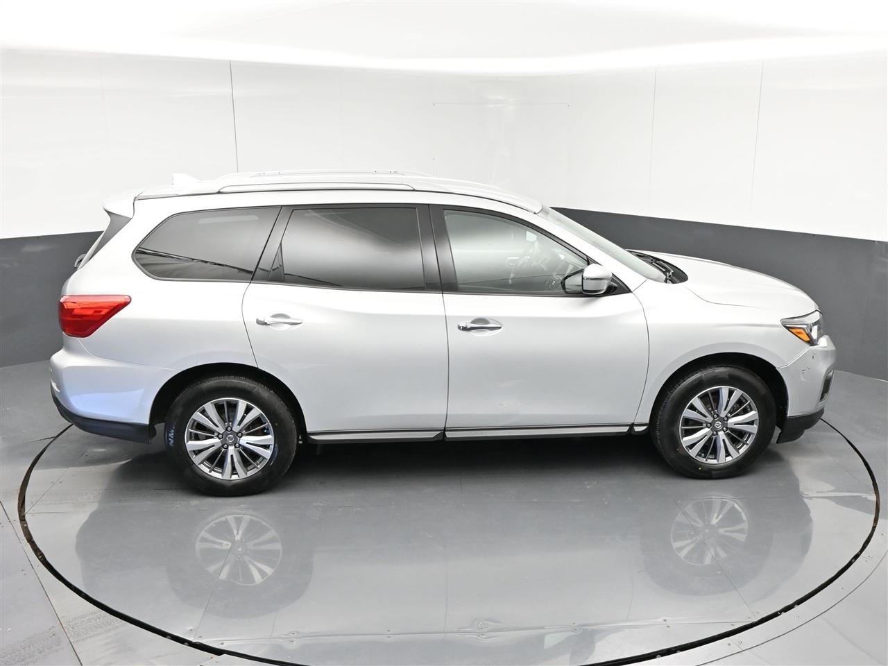 Nissan Pathfinder SV 4WD 2020