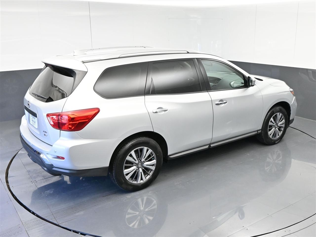 Nissan Pathfinder SV 4WD 2020