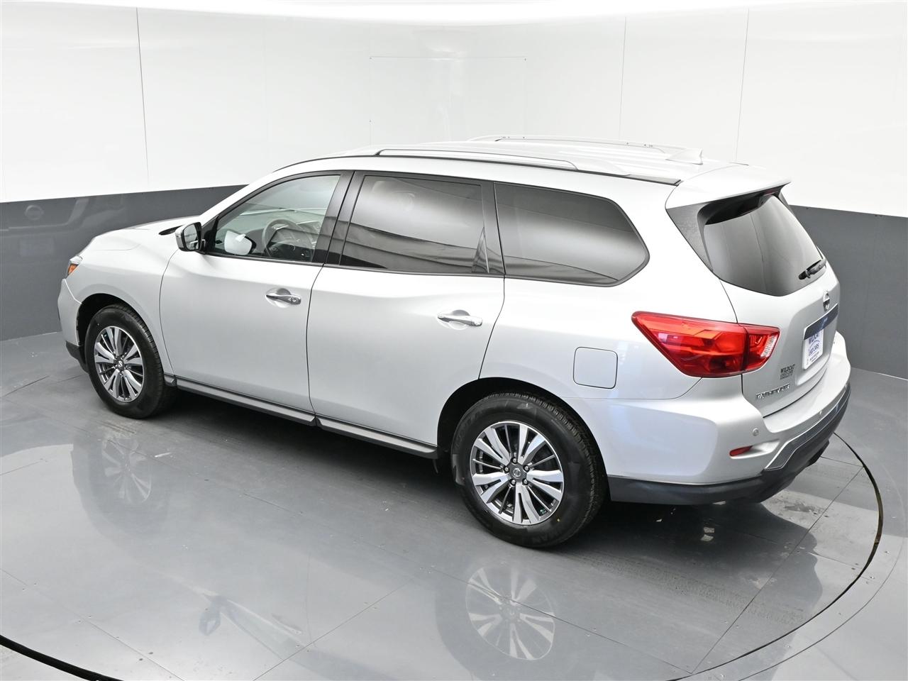 Nissan Pathfinder SV 4WD 2020