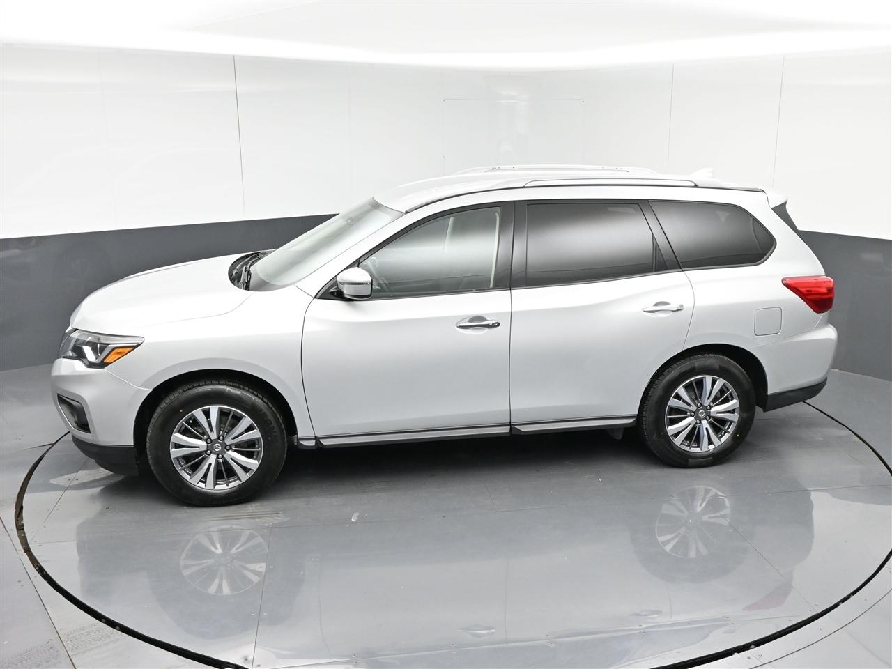 Nissan Pathfinder SV 4WD 2020