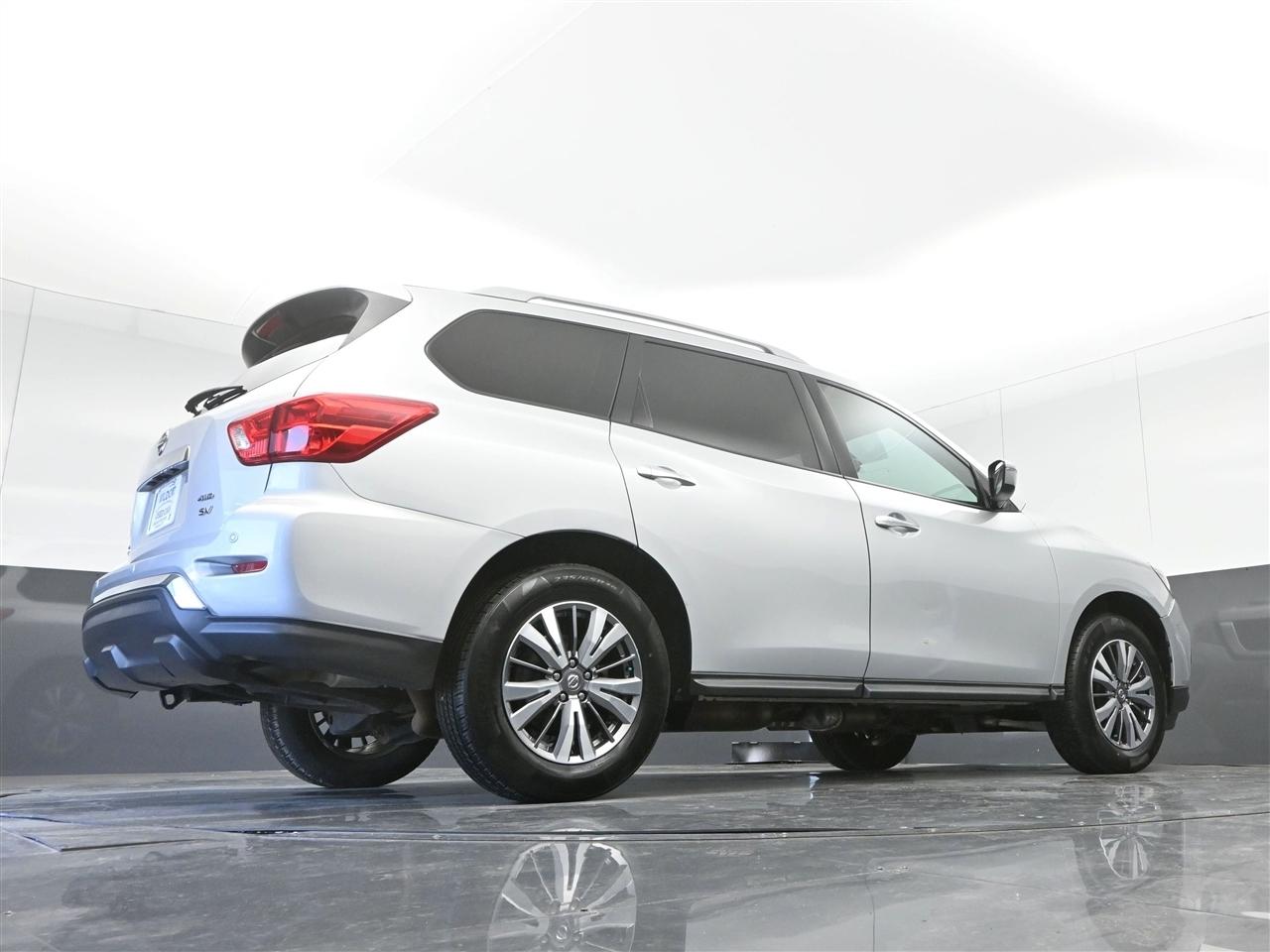 Nissan Pathfinder SV 4WD 2020