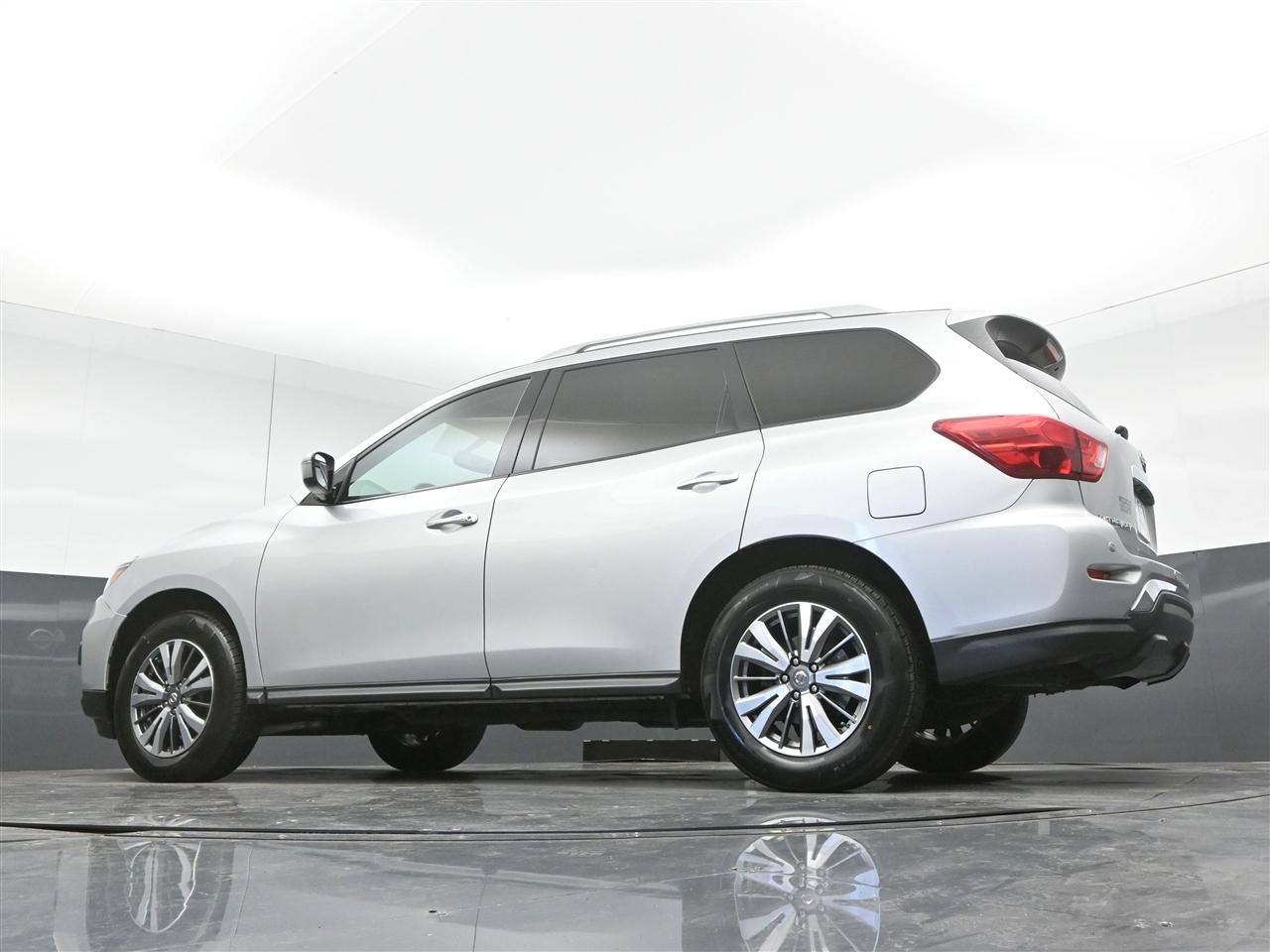 Nissan Pathfinder SV 4WD 2020