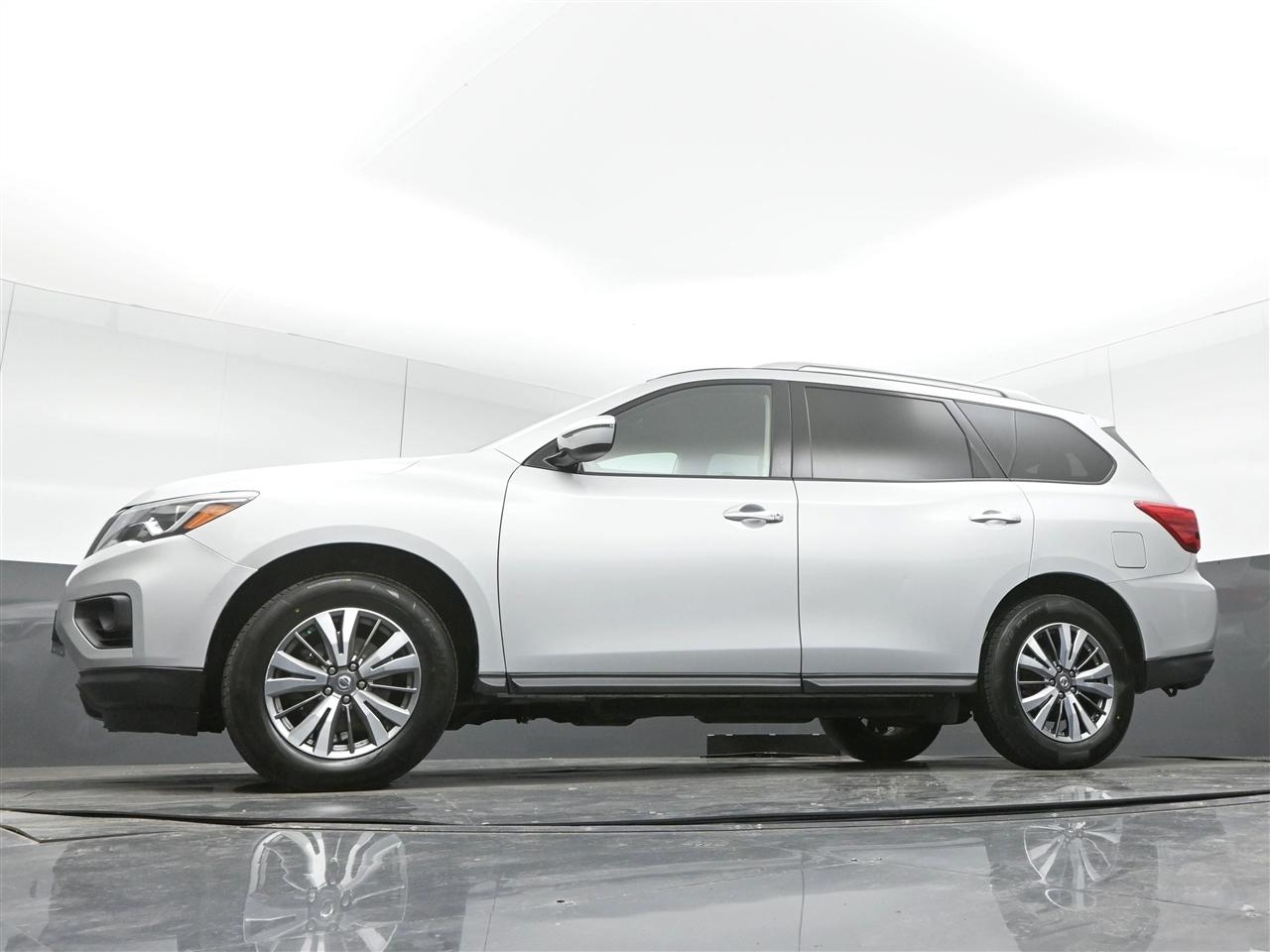 Nissan Pathfinder SV 4WD 2020