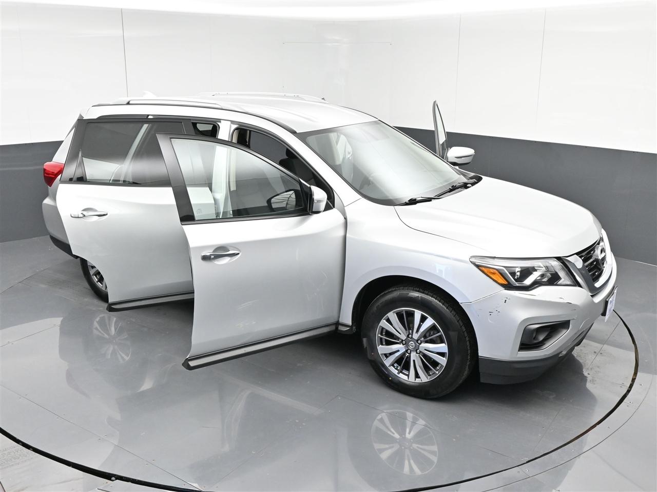 Nissan Pathfinder SV 4WD 2020