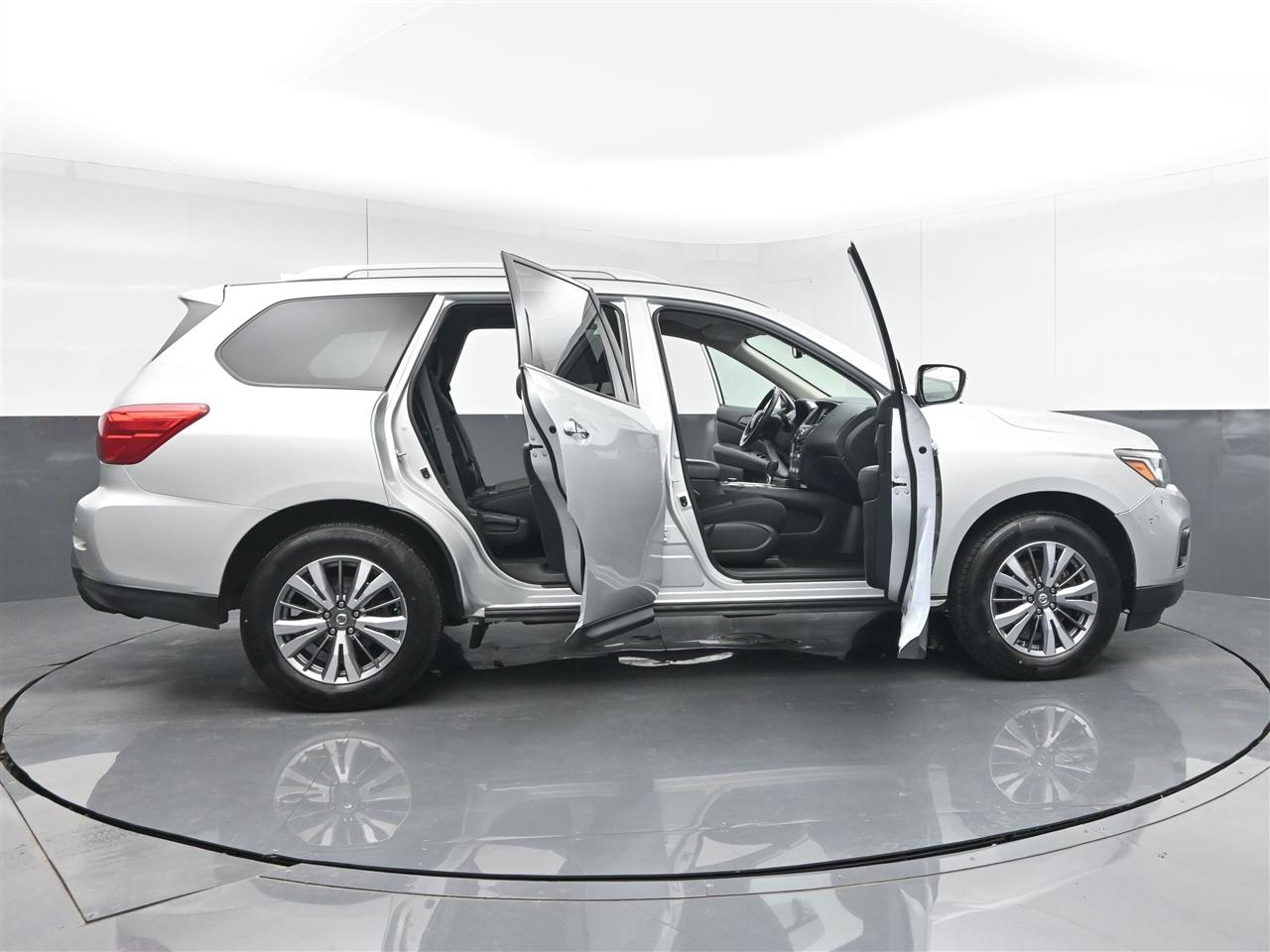 Nissan Pathfinder SV 4WD 2020