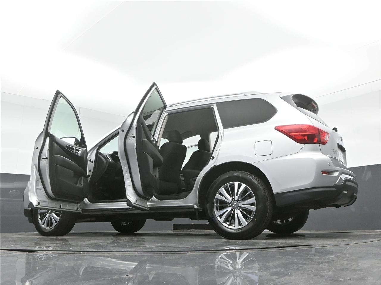 Nissan Pathfinder SV 4WD 2020