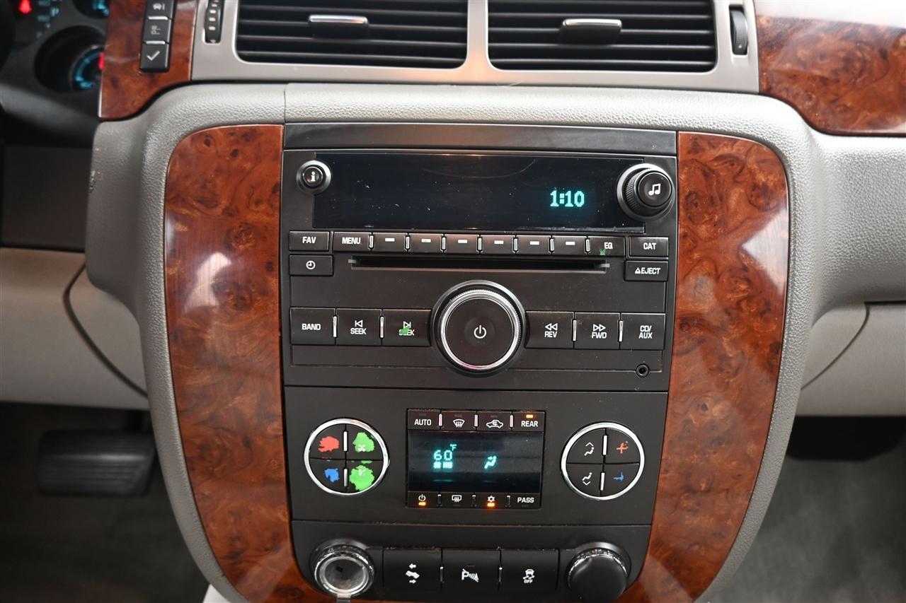 Chevrolet Suburban LT 1500 2WD 2013