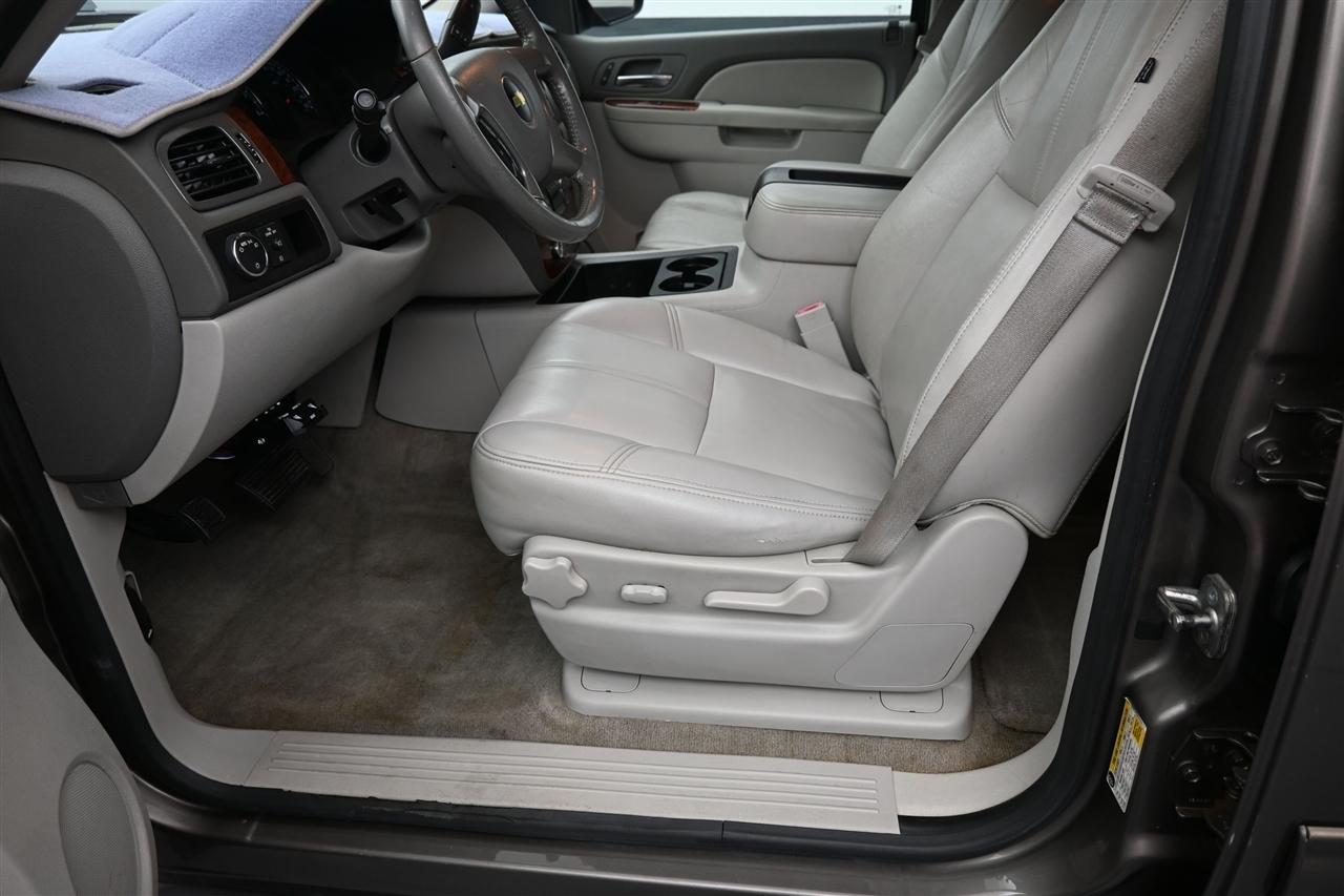 Chevrolet Suburban LT 1500 2WD 2013