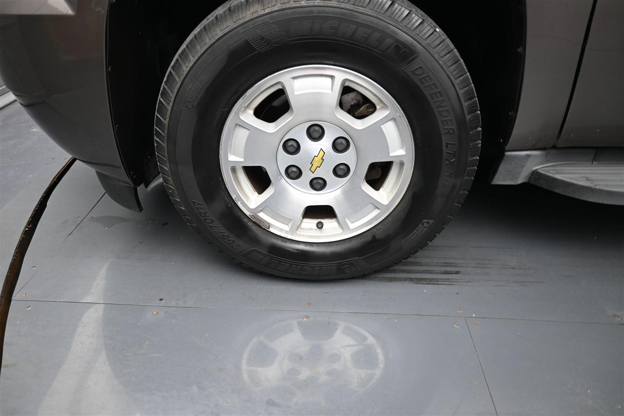 Chevrolet Suburban LT 1500 2WD 2013