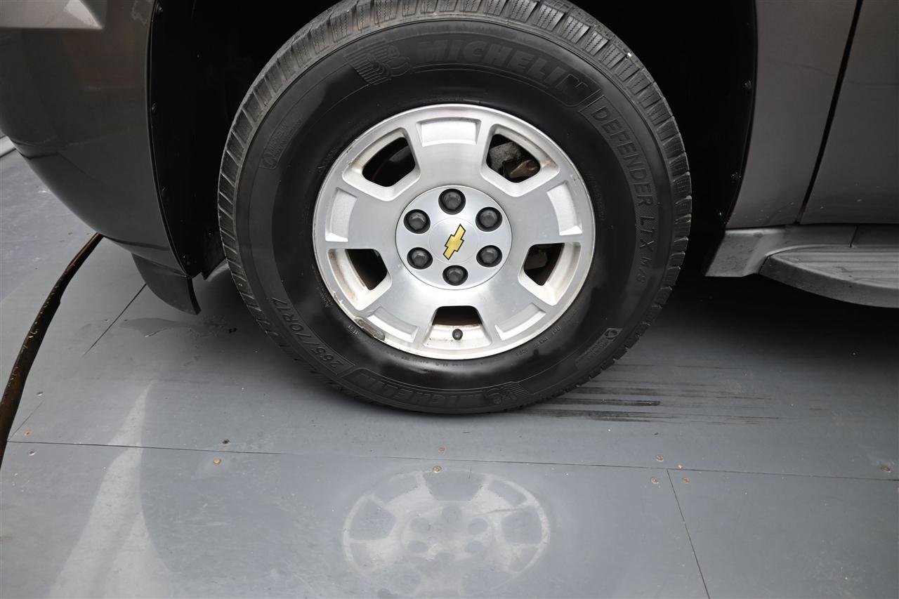Chevrolet Suburban LT 1500 2WD 2013