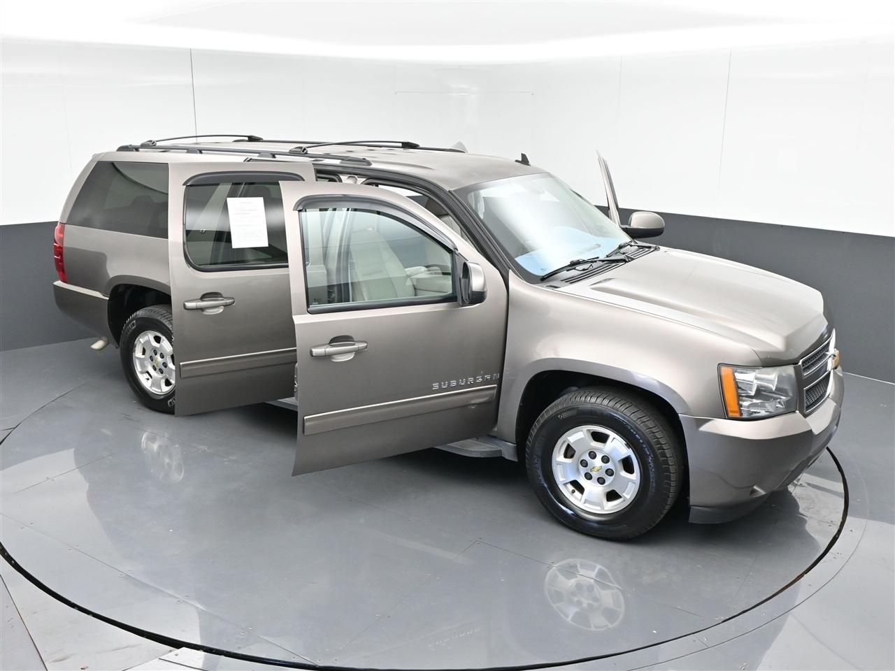 Chevrolet Suburban LT 1500 2WD 2013