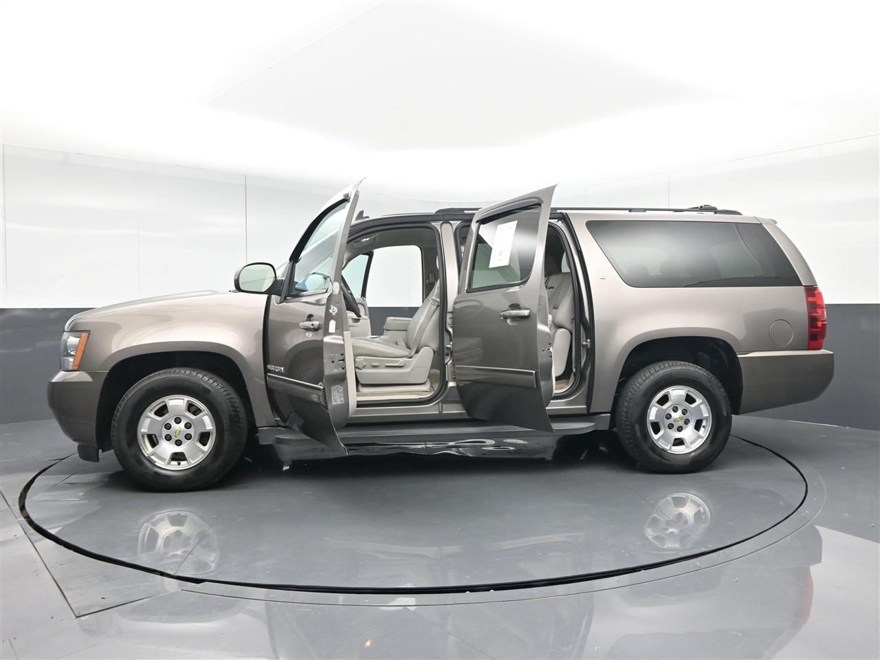 Chevrolet Suburban LT 1500 2WD 2013