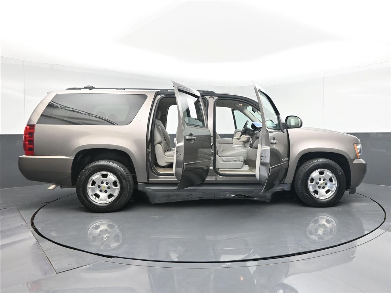 Chevrolet Suburban LT 1500 2WD 2013