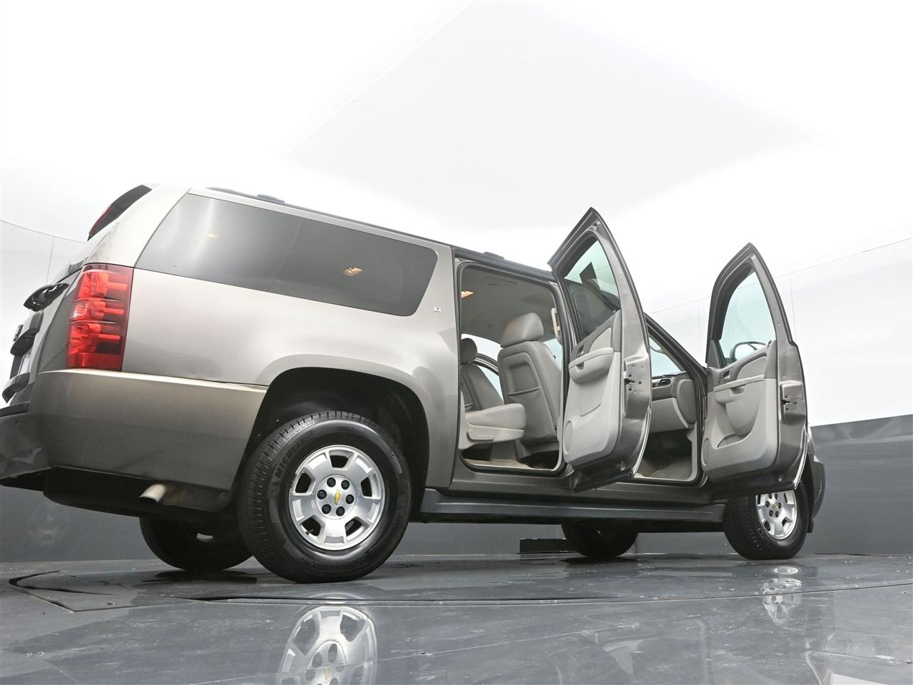 Chevrolet Suburban LT 1500 2WD 2013