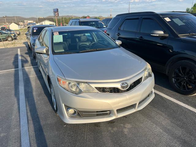 Silver 2014 Toyota Camry SE Sedan Front-Wheel Drive Automatic