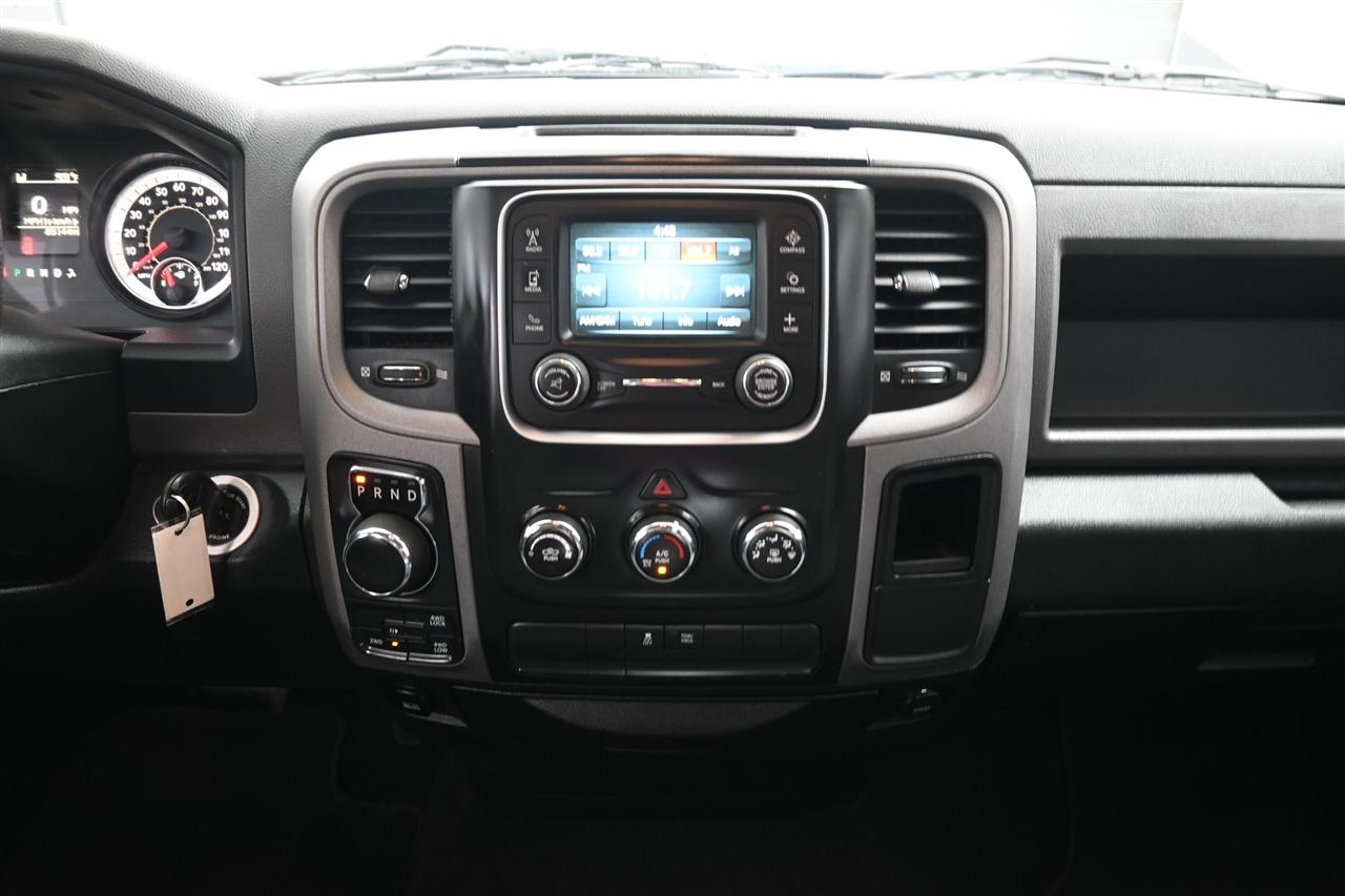 RAM 1500 Tradesman Quad Cab 4WD 2017