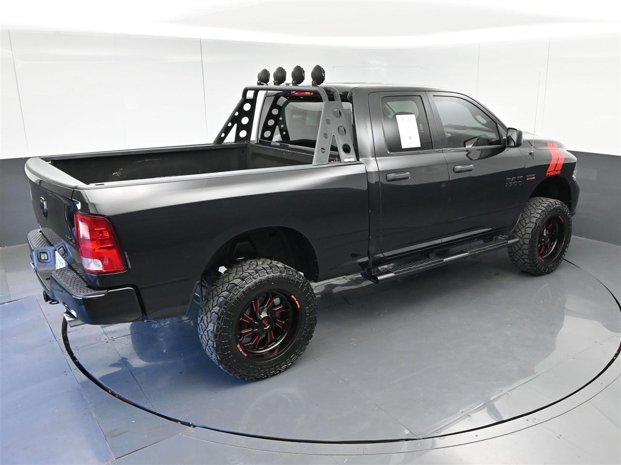 RAM 1500 Tradesman Quad Cab 4WD 2017