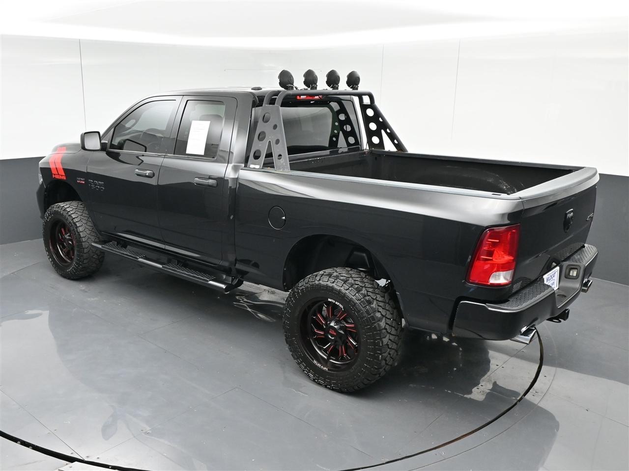 RAM 1500 Tradesman Quad Cab 4WD 2017
