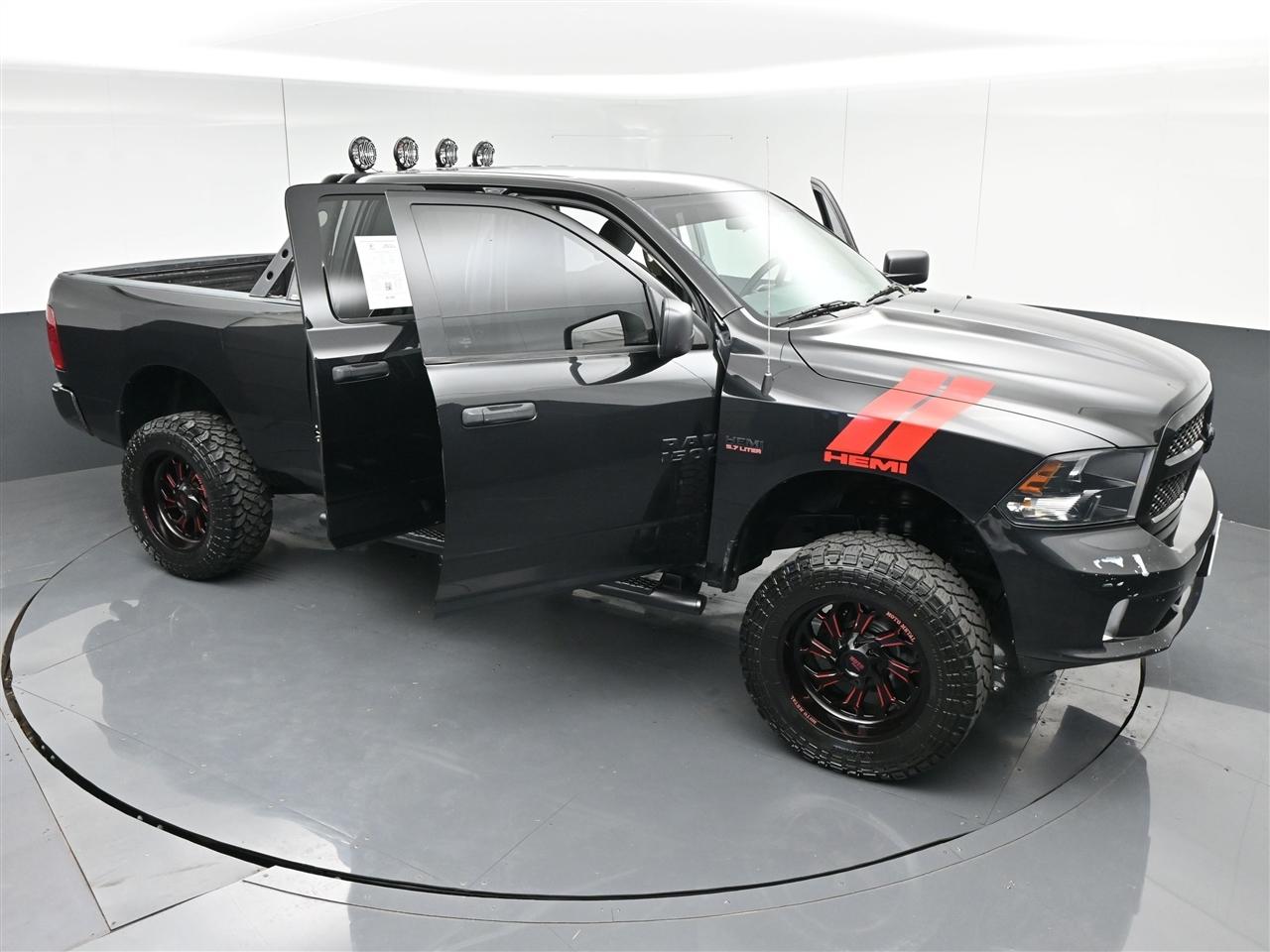 RAM 1500 Tradesman Quad Cab 4WD 2017