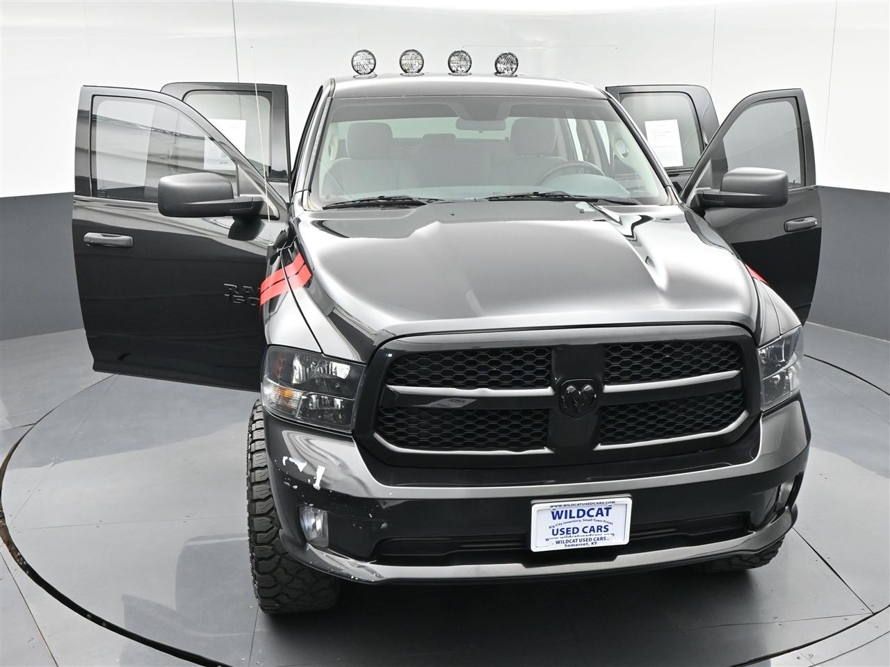 RAM 1500 Tradesman Quad Cab 4WD 2017