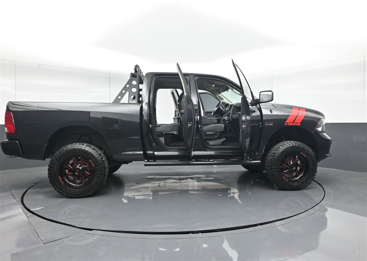 RAM 1500 Tradesman Quad Cab 4WD 2017
