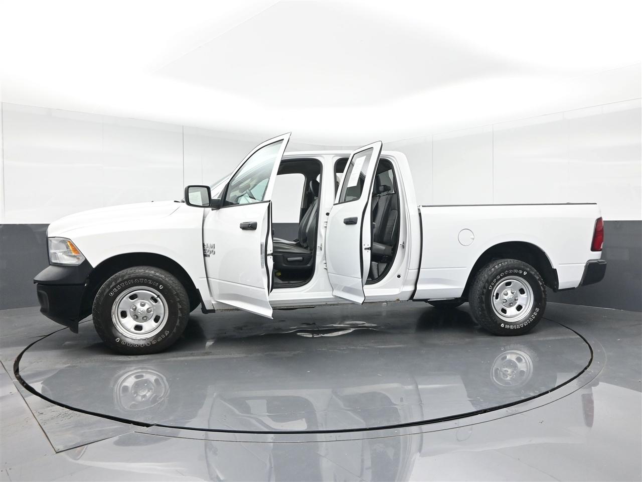 RAM 1500 Classic Tradesman Quad Cab 4WD 2019