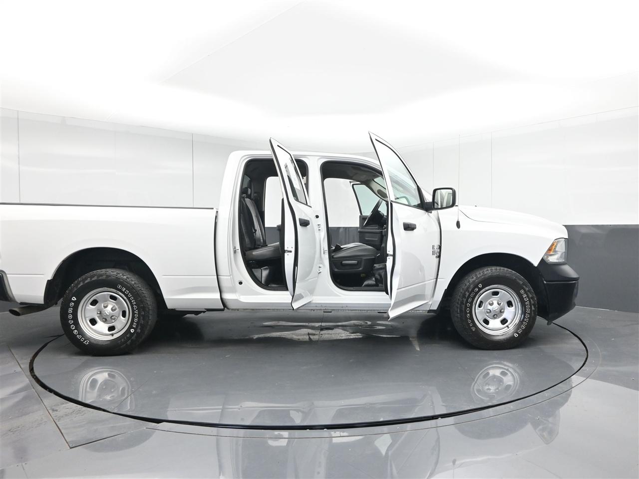 RAM 1500 Classic Tradesman Quad Cab 4WD 2019
