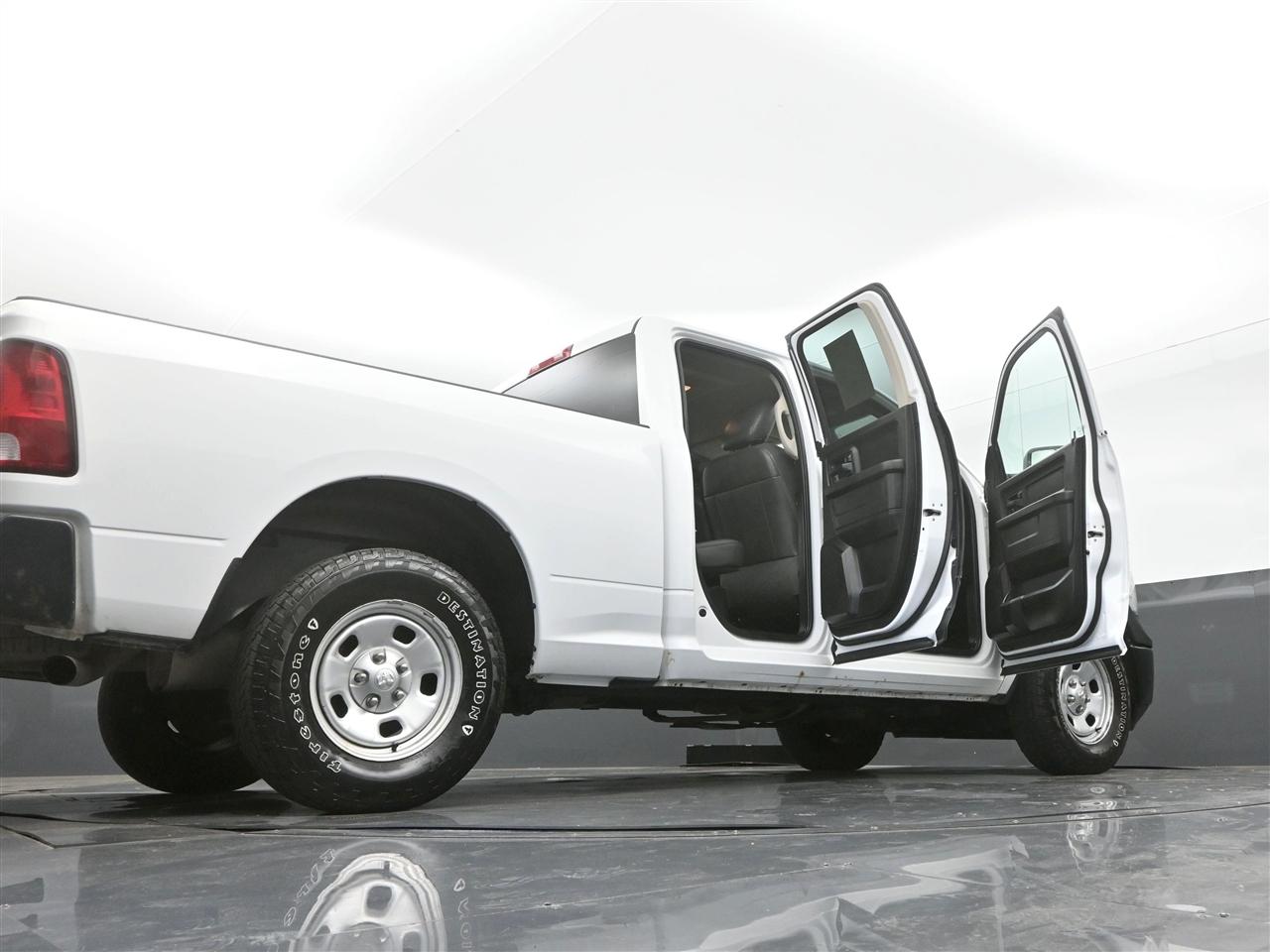 RAM 1500 Classic Tradesman Quad Cab 4WD 2019
