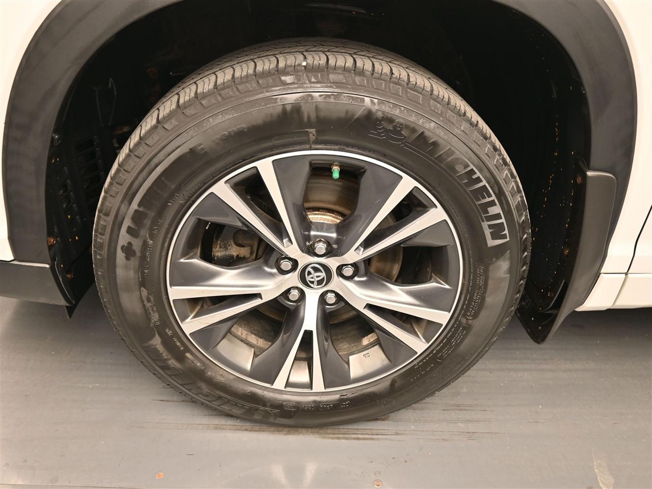 Toyota Highlander XLE AWD V6 2016