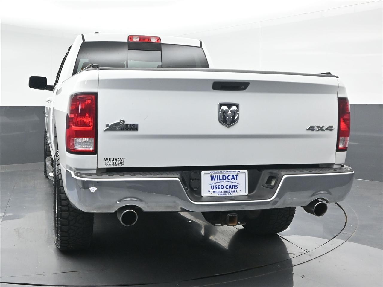 RAM 1500 SLT Quad Cab 4WD 2015