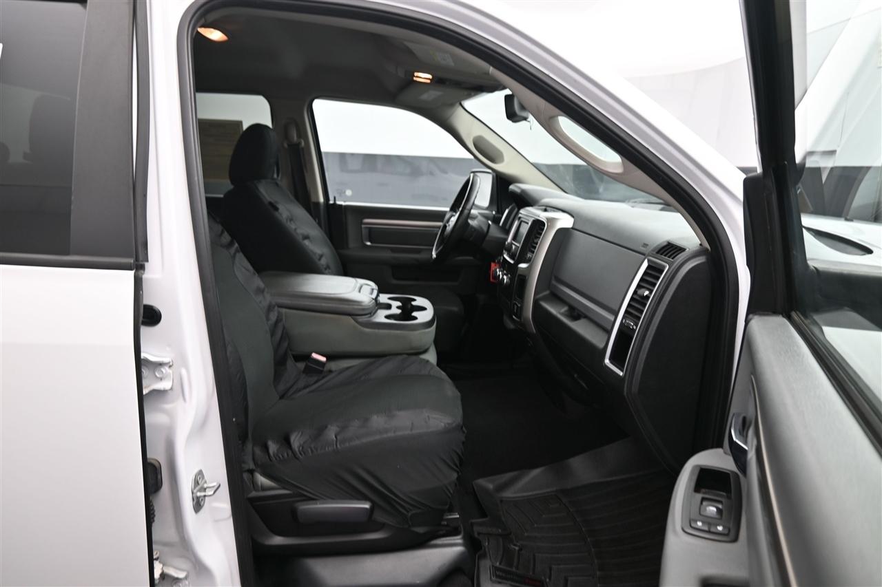 RAM 1500 SLT Quad Cab 4WD 2015