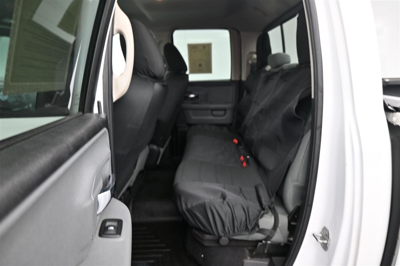 RAM 1500 SLT Quad Cab 4WD 2015