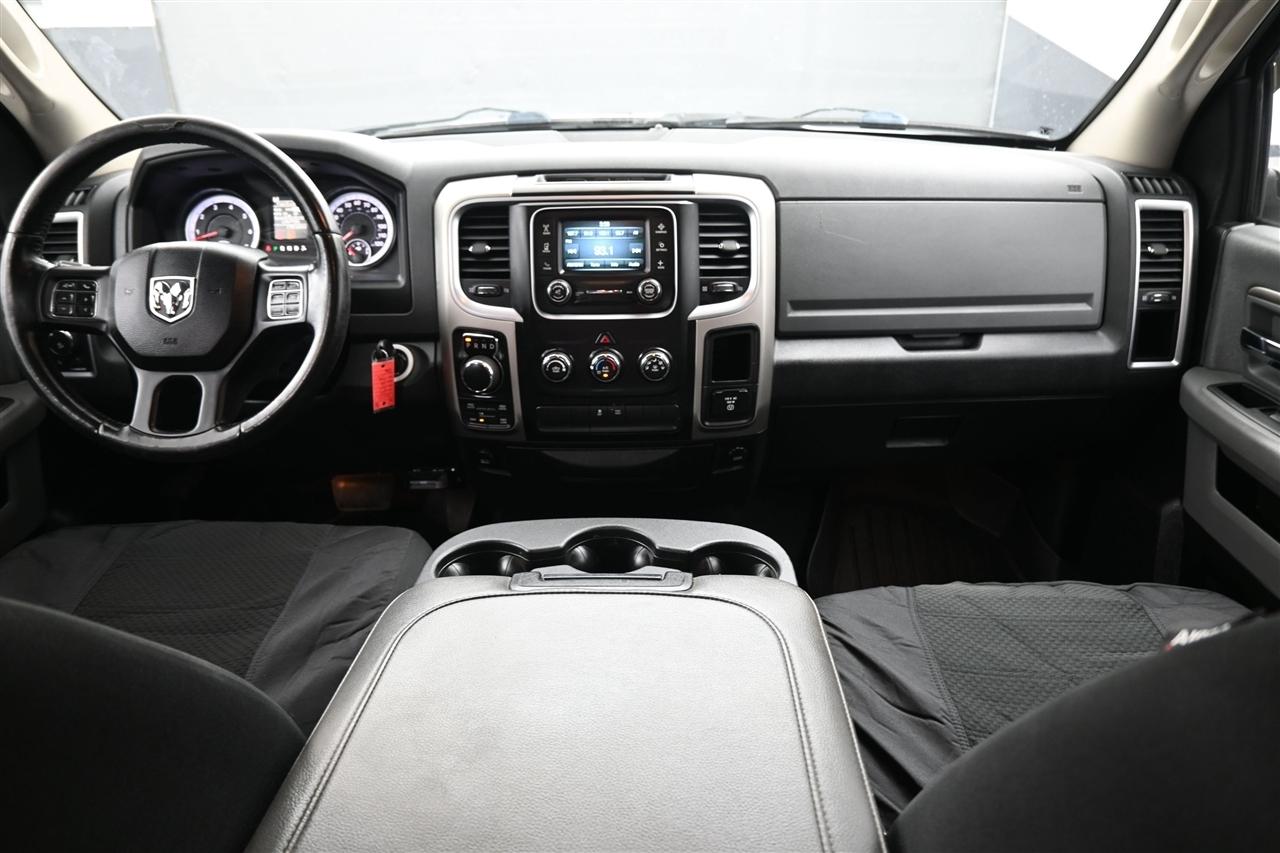 RAM 1500 SLT Quad Cab 4WD 2015
