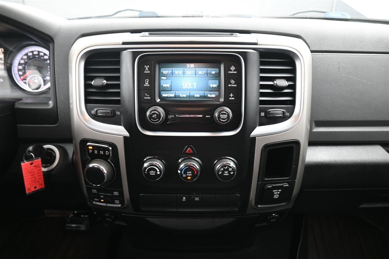 RAM 1500 SLT Quad Cab 4WD 2015