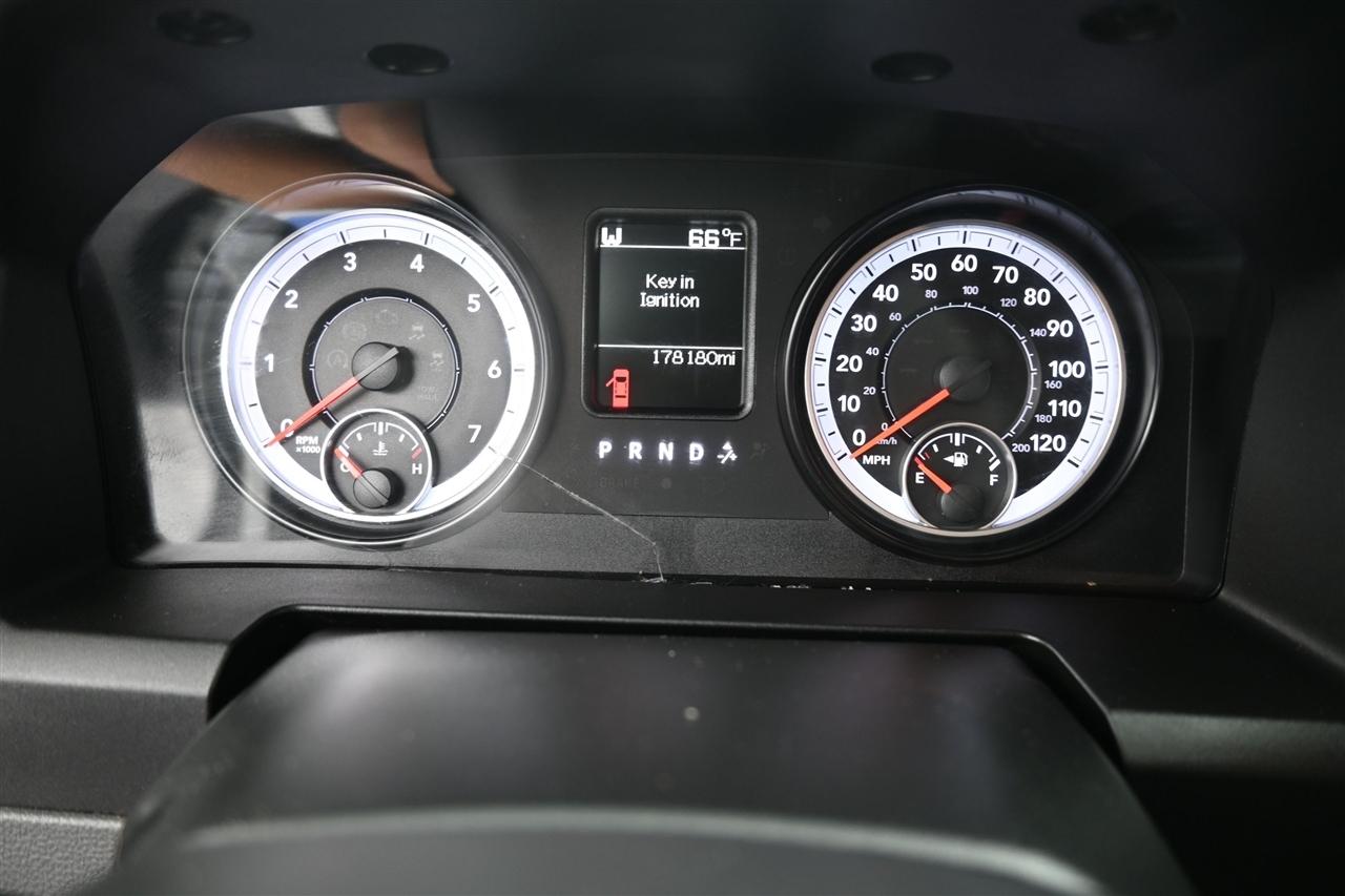 RAM 1500 SLT Quad Cab 4WD 2015