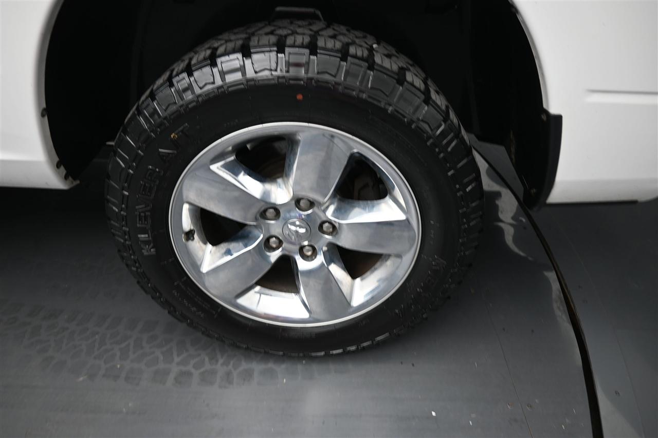 RAM 1500 SLT Quad Cab 4WD 2015