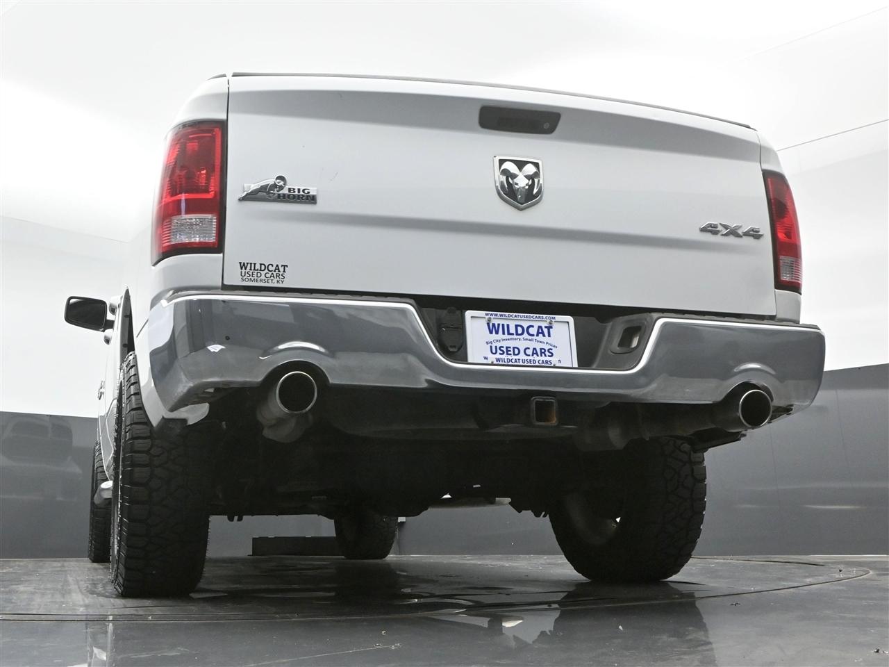 RAM 1500 SLT Quad Cab 4WD 2015