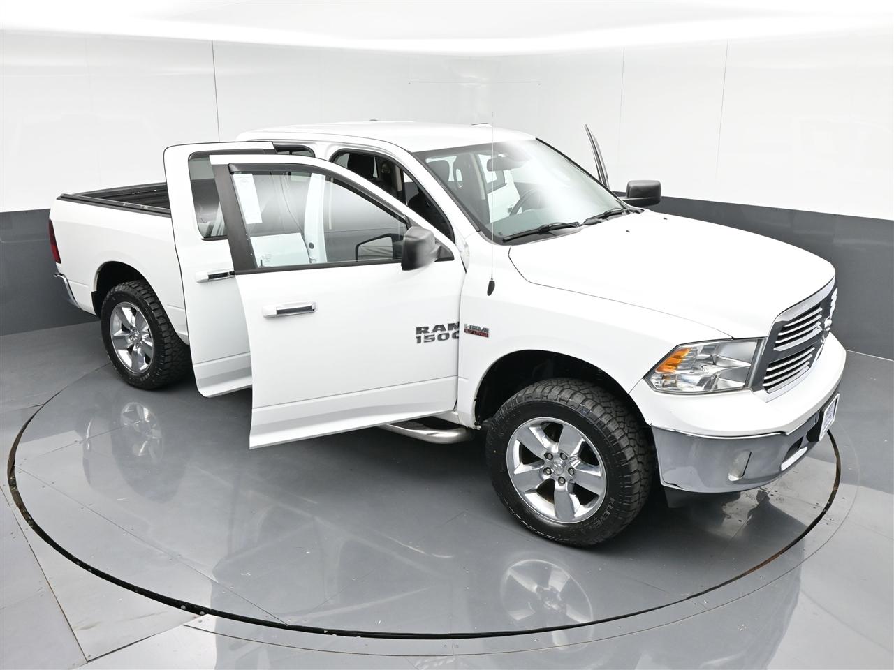 RAM 1500 SLT Quad Cab 4WD 2015