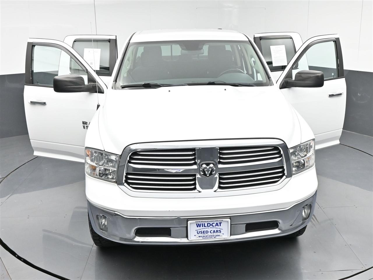 RAM 1500 SLT Quad Cab 4WD 2015
