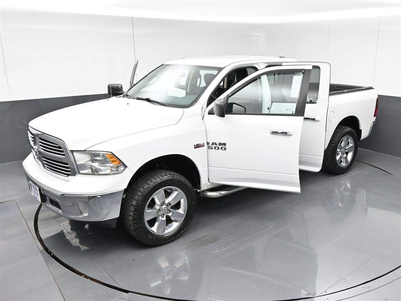 RAM 1500 SLT Quad Cab 4WD 2015