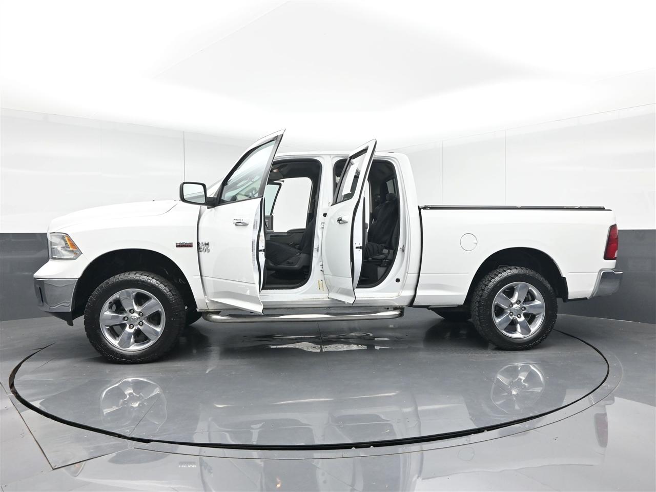 RAM 1500 SLT Quad Cab 4WD 2015