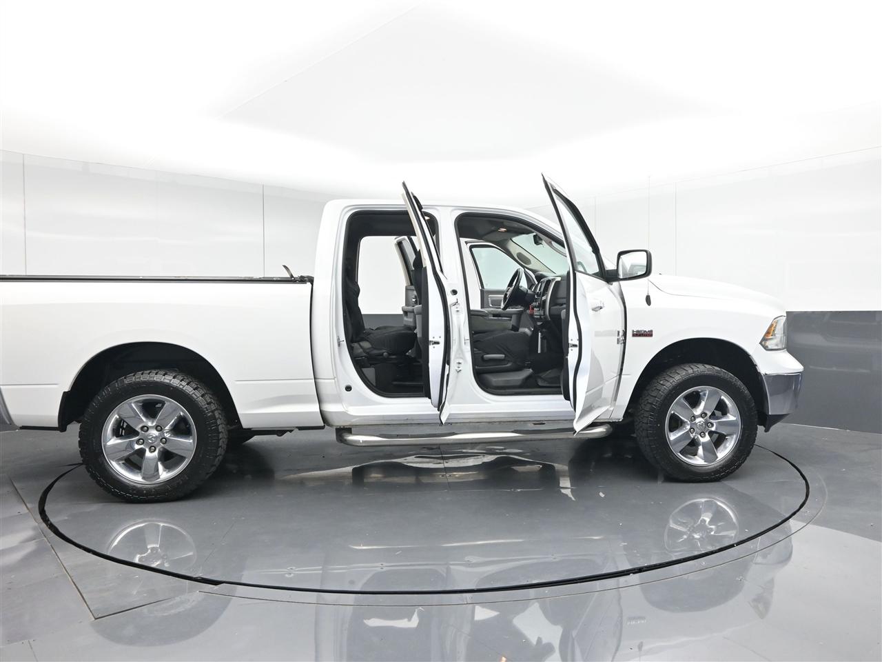 RAM 1500 SLT Quad Cab 4WD 2015