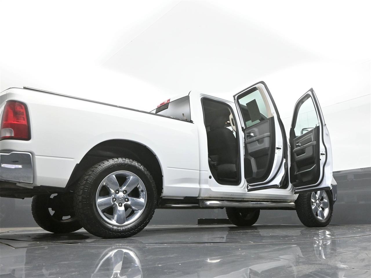 RAM 1500 SLT Quad Cab 4WD 2015