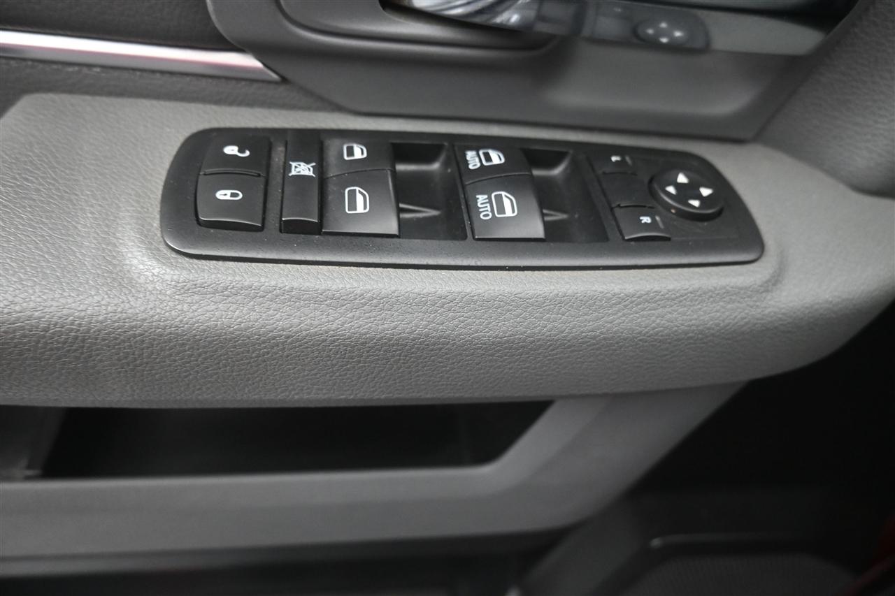 RAM 1500 SLT Quad Cab 4WD 2017