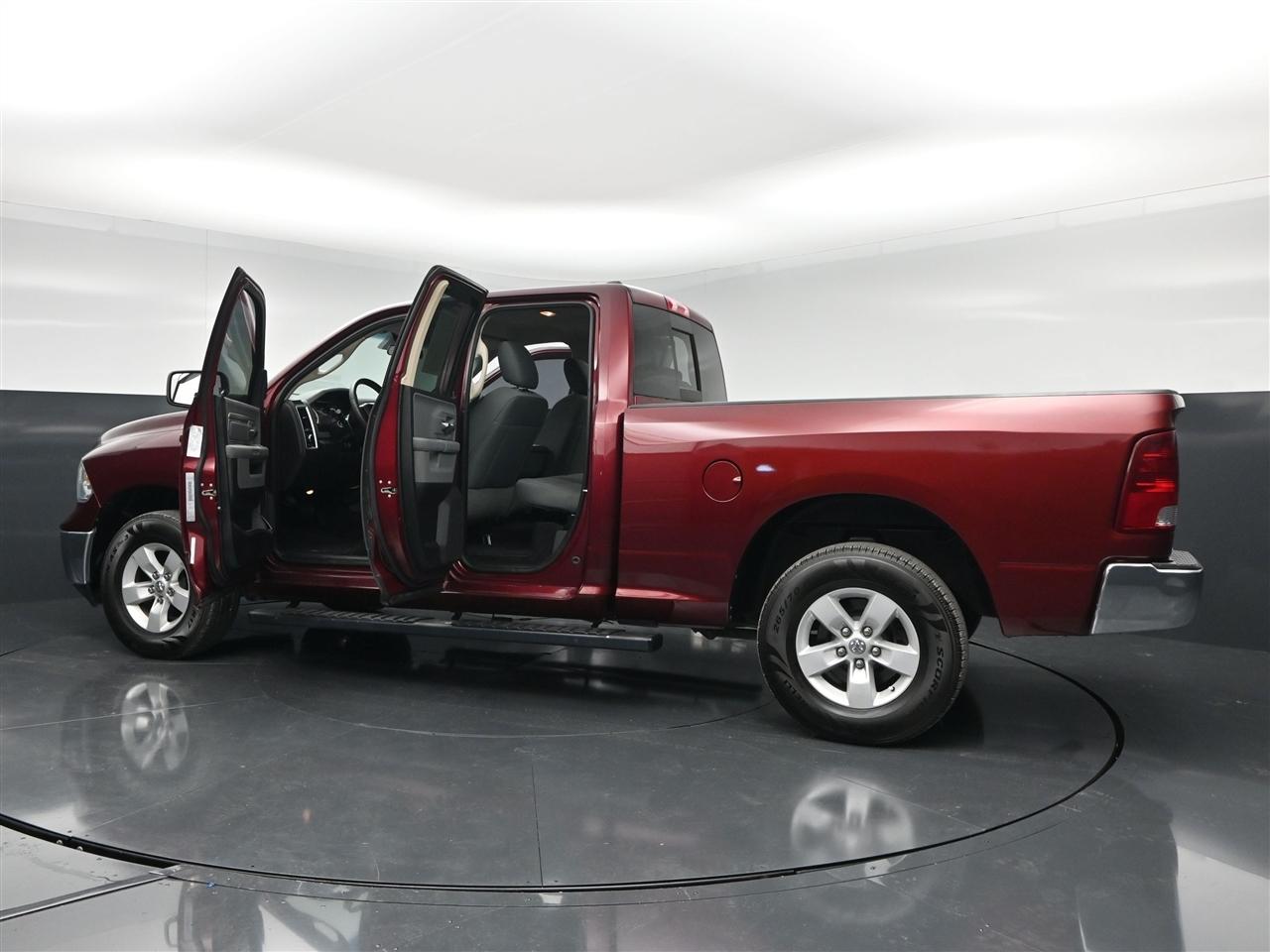RAM 1500 SLT Quad Cab 4WD 2017