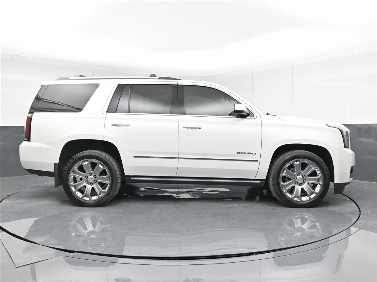 GMC Yukon Denali 4WD 2017