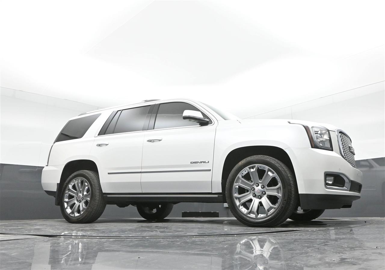 GMC Yukon Denali 4WD 2017